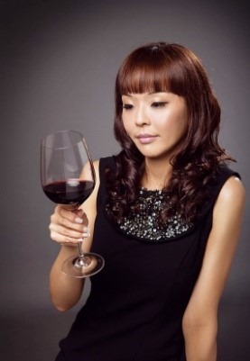 葡萄酒讲师-梅康妮